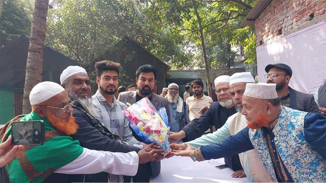 চরমোনাই শাখার ১০ নেতা জামায়াতে যোগদান, ১১ দলীয় ঐক্য নিয়ে শেষ মুহূর্ত পর্যন্ত অপেক্ষায় জামায়াত