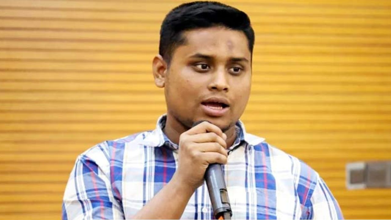 বেসরকারিভাবে নির্বাচিত শাপলা কলির প্রার্থী হাসনাত আবদুল্লাহ