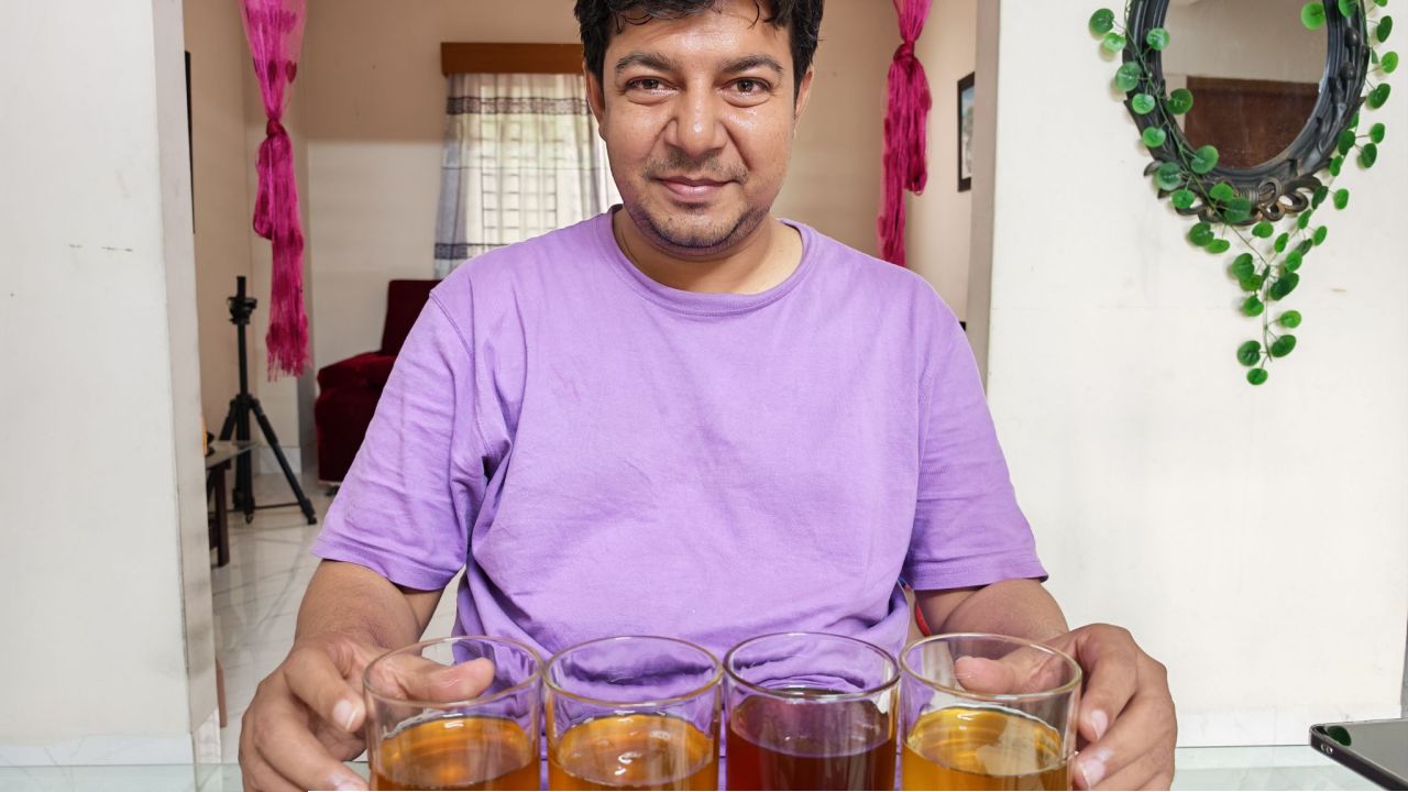 সরকারি চাকরি নয়, আম–মধুর ব্যবসা!