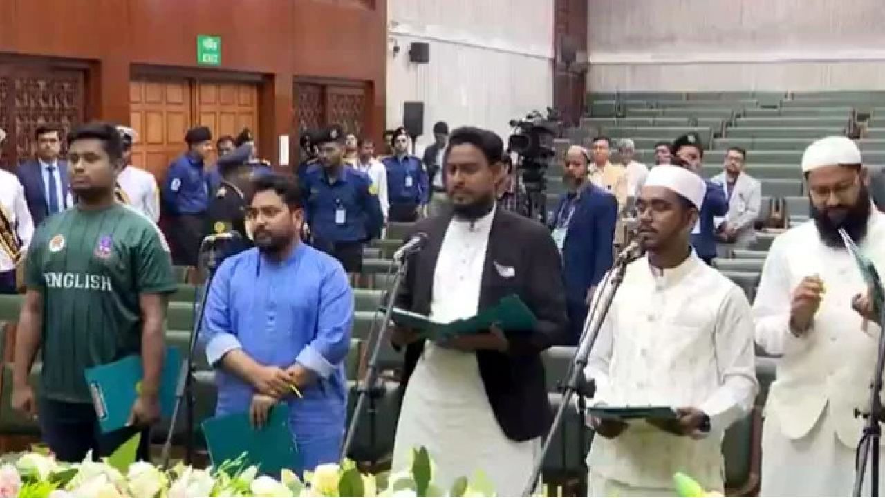 শপথ নেওয়ার পরও দূরে থাকল এনসিপি