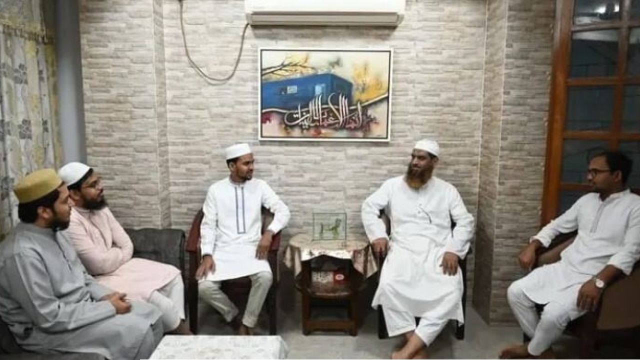 মাওলানা মামুনুল হকের সঙ্গে এনসিপি মুখপাত্র আসিফ মাহমুদের সৌজন্য সাক্ষাৎ