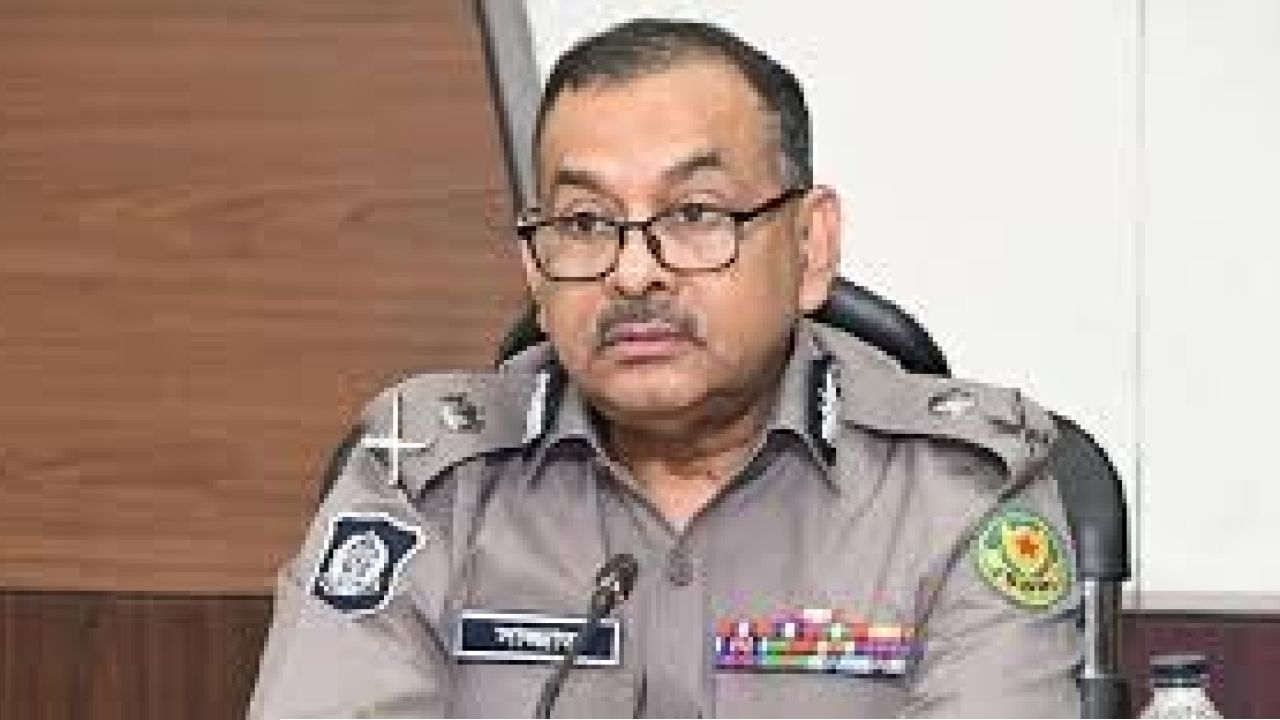 পারিবারিক কারণে অব্যাহতির আবেদন করলেন ডিএমপি কমিশনার