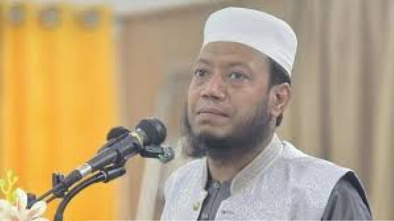 ৫০ কোটি টাকার ঘুষ প্রস্তাব: মুফতি আমির হামজাকে লিগ্যাল নোটিশ