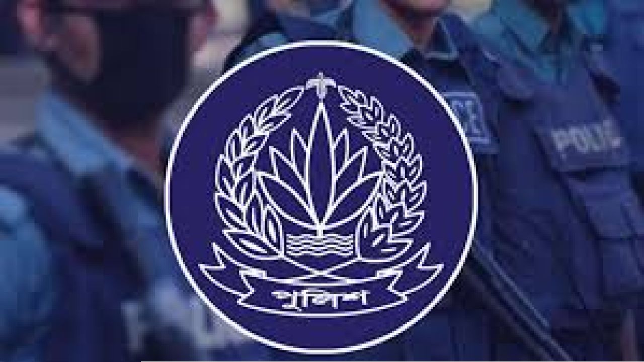 পুলিশের পোশাকে নতুন রঙ