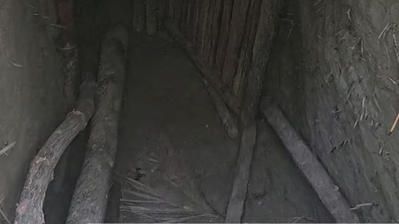 লক্ষ্মীপুরে মাটির নিচে ‘রহস্যময় সুড়ঙ্গ’! এলাকাজুড়ে চাঞ্চল্য 