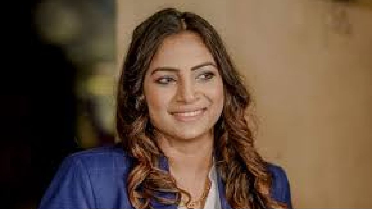 “রাজাকারমুক্ত নগরী গড়ব”—নীলা ইসরাফিল