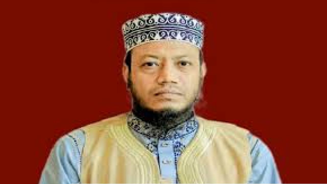 ফুটবল টুর্নামেন্ট উদ্বোধনে গিয়ে ‘ভুয়া’ ‘ভুয়া’ স্লোগানের মুখে আমির হামজা