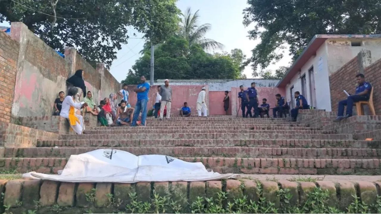মাজারের দিঘিতে কুমিরের টানে নিখোঁজ, ৯ ঘণ্টা পর মিলল শিশুর মরদেহ
