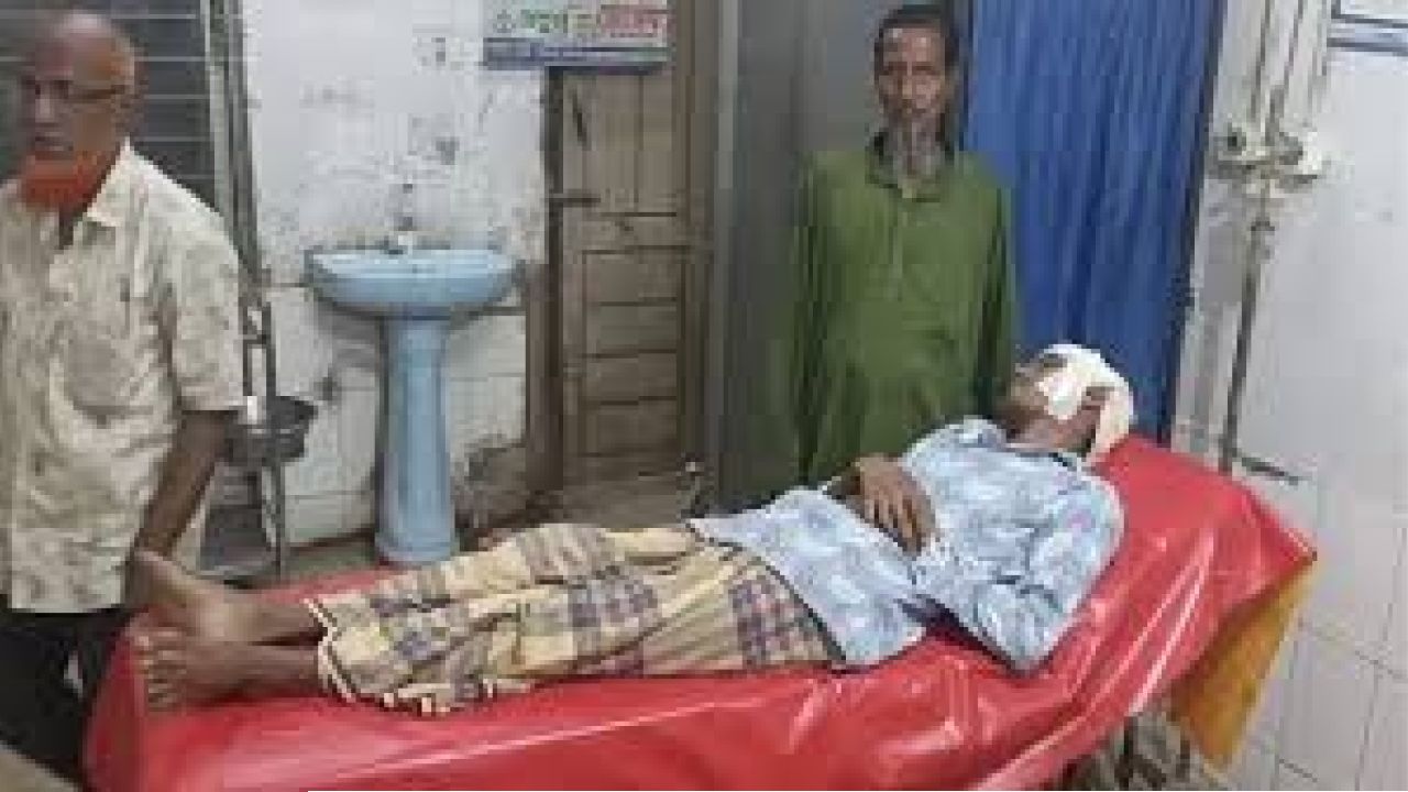 লক্ষ্মীপুরে পতাকা টাঙানো নিয়ে বিরোধ, আর্জেন্টিনা সমর্থকের মাথা ফাটালেন ব্রাজিল সমর্থক