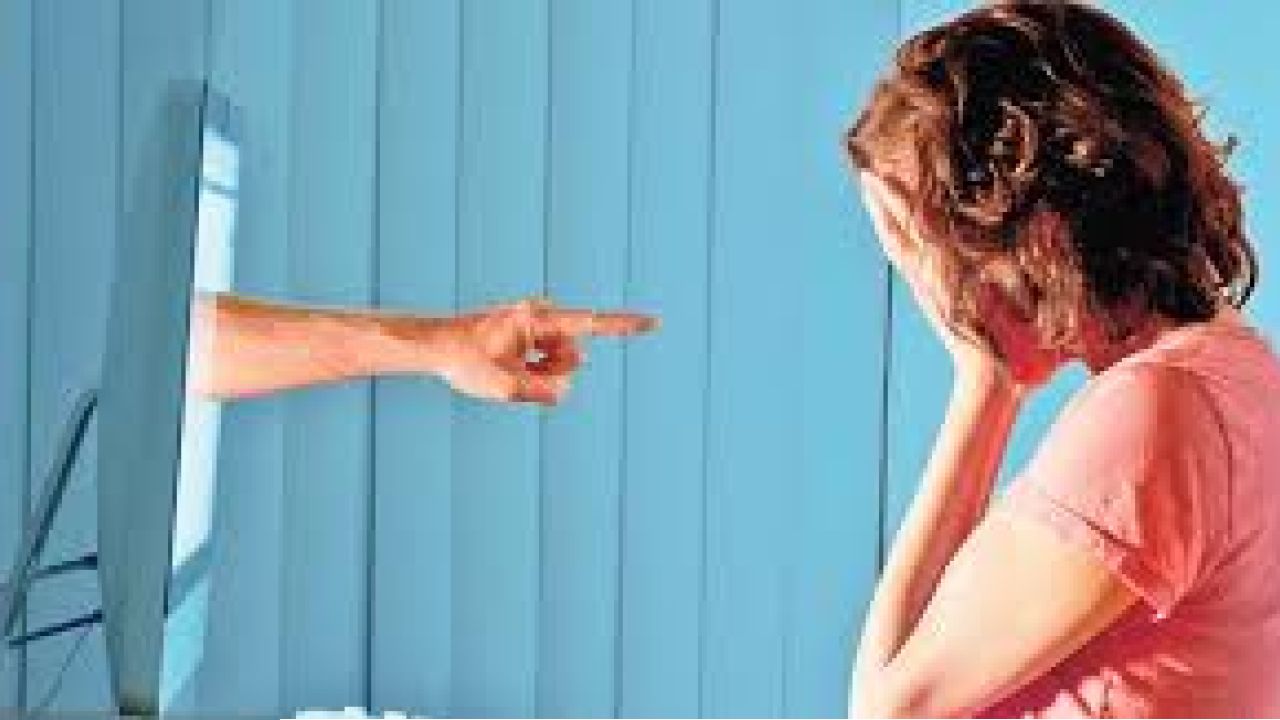 বাংলাদেশে বাড়ছে সাইবার বুলিং, অনলাইনে মানহানি ও হয়রানির শিকার হচ্ছেন সাধারণ মানুষ