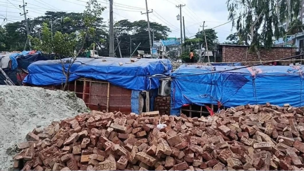 ঝুপড়ি ঘরে এসি-সিসি ক্যামেরা, মাদক ব্যবসার বিলাসী আস্তানা