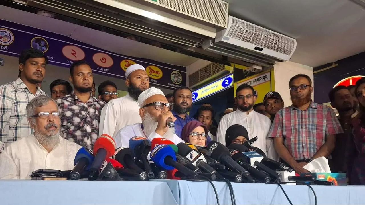 স্বাস্থ্যমন্ত্রীর পেছনে টাকা নিয়ে ঘোরার অভিযোগ অস্বীকার করল আদ-দ্বীন হাসপাতাল কর্তৃপক্ষ
