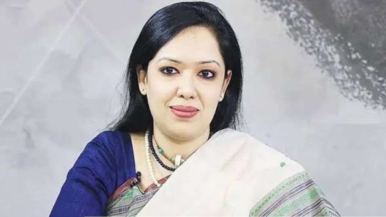 অত্যন্ত জ্ঞানী' স্বরাষ্ট্রমন্ত্রী নিজের মন্ত্রণালয়ে মনোযোগ দিলে দেশ উপকৃত হতো: রুমিন ফারহানা