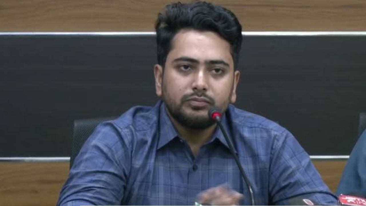 ‘৫ আগস্টের মধ্যে জাদুঘর না খুললে জনগণ নিজেরাই খুলে প্রবেশ করবে’ দাবি নাহিদের