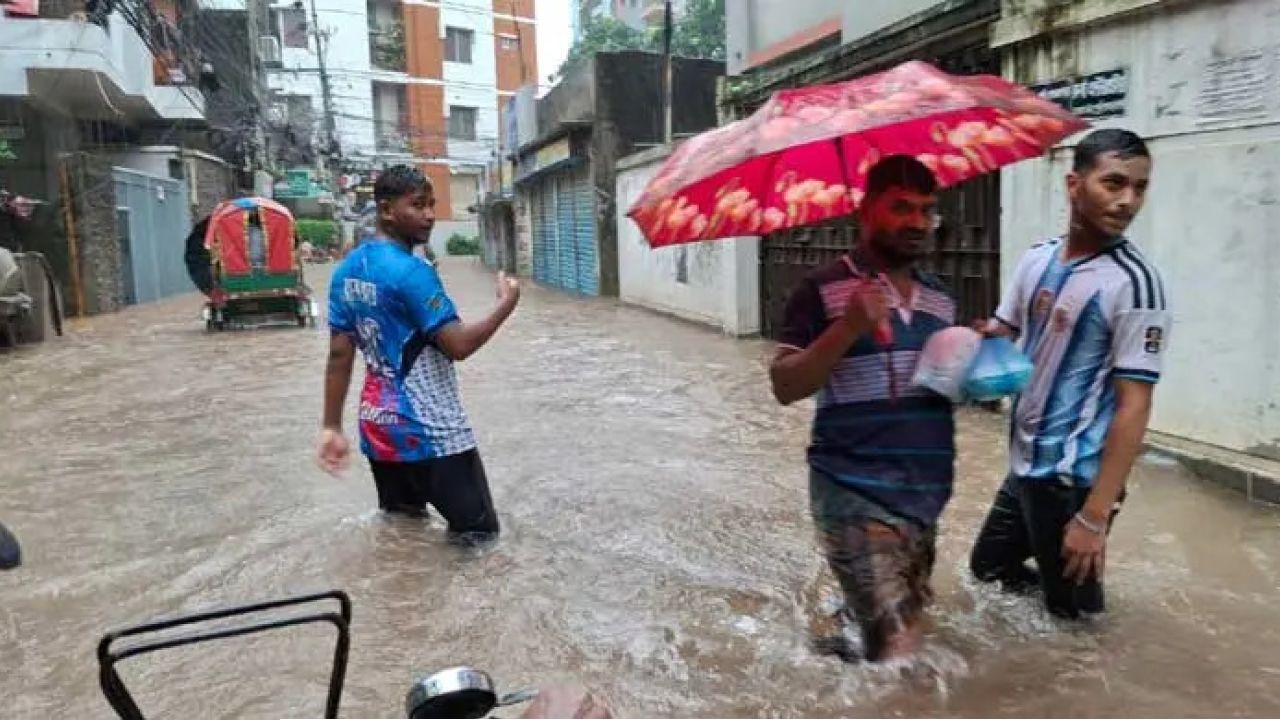 'মিনি কক্সবাজার' এখন মিরপুর, পানিবন্দি রাজধানীবাসী