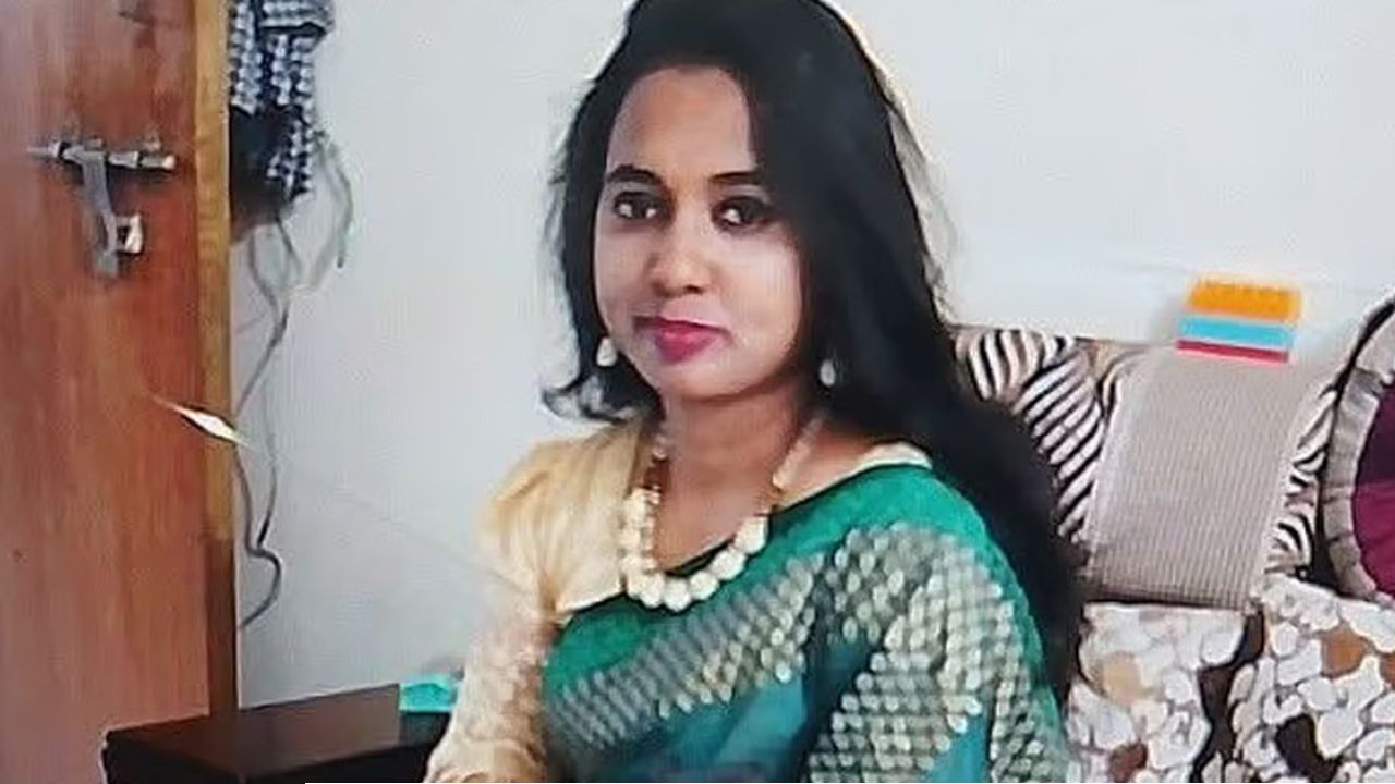 টিউশনির টাকা চাইতেই শিক্ষিকার মাথায় ১০ কোপ, বিচ্ছিন্ন আঙুল