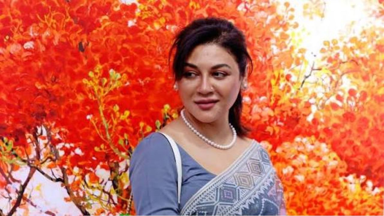 ‘চেষ্টা করেও ছাড়তে পারছি না’— গোপন কথা ফাঁস করলেন জয়া আহসান