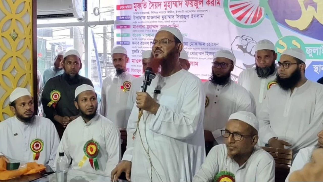 ‘আমরা যাচ্ছিলাম মদিনায়, হঠাৎ দেখি কাফেলা যাচ্ছে আমেরিকায়’—ফয়জুল করিম
