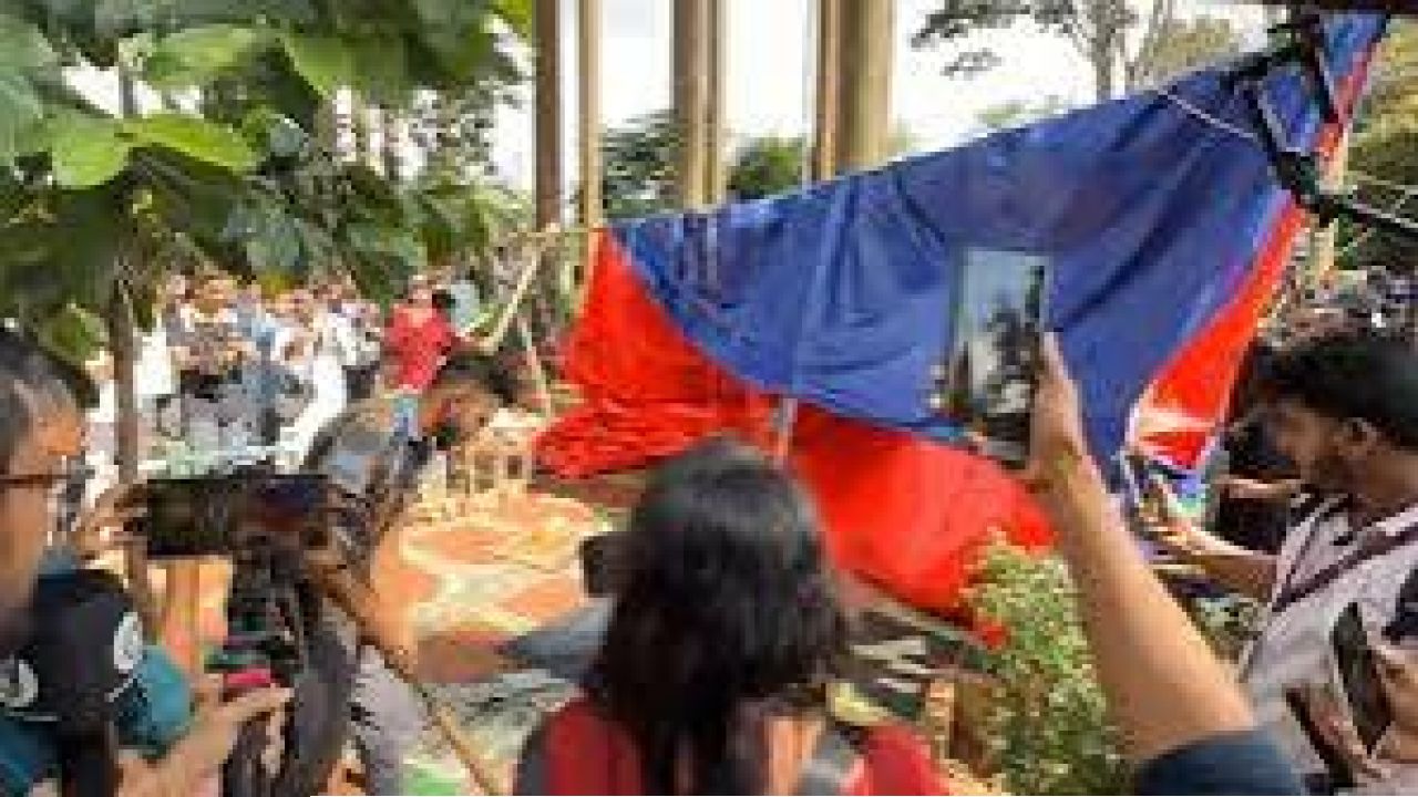সোহরাওয়ার্দী উদ্যানে থেকে কথিত রাজিব শাহের আস্তানা গুড়িয়ে দিলো প্রশাসন