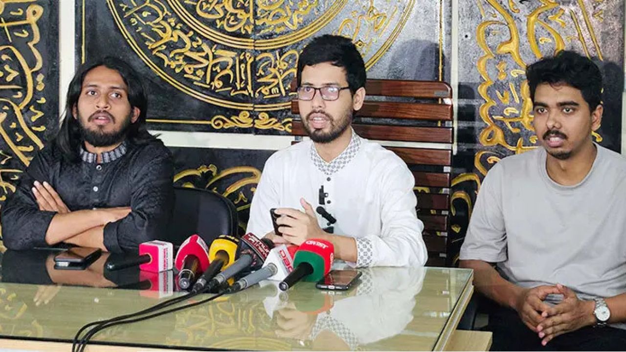 ‘ছাত্রলীগকে ডিফেন্ড করা সাংবাদিকদের বিরুদ্ধে ব্যবস্থা নেব’—রাকসু ভিপি